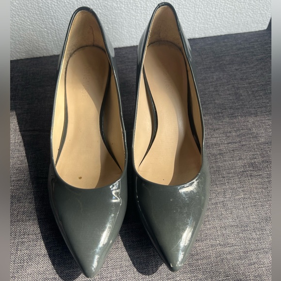 Nine West - dark grey faux patent leather pumps - Picture 2 of 3